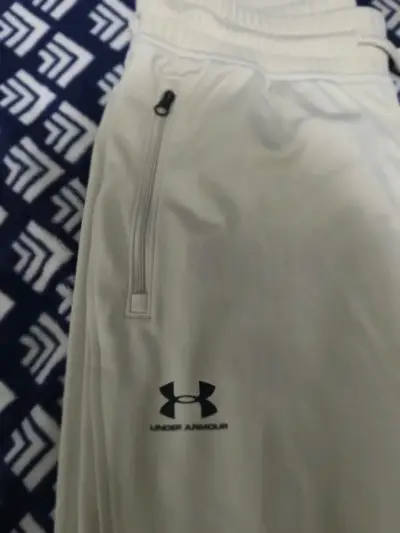 Buzo deportivo Under Armour Beige. Talla S slim - miniatura 2