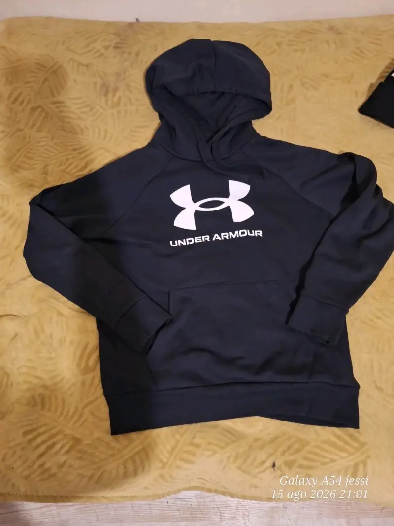 Polerón con capucha Under Armour negro - 1