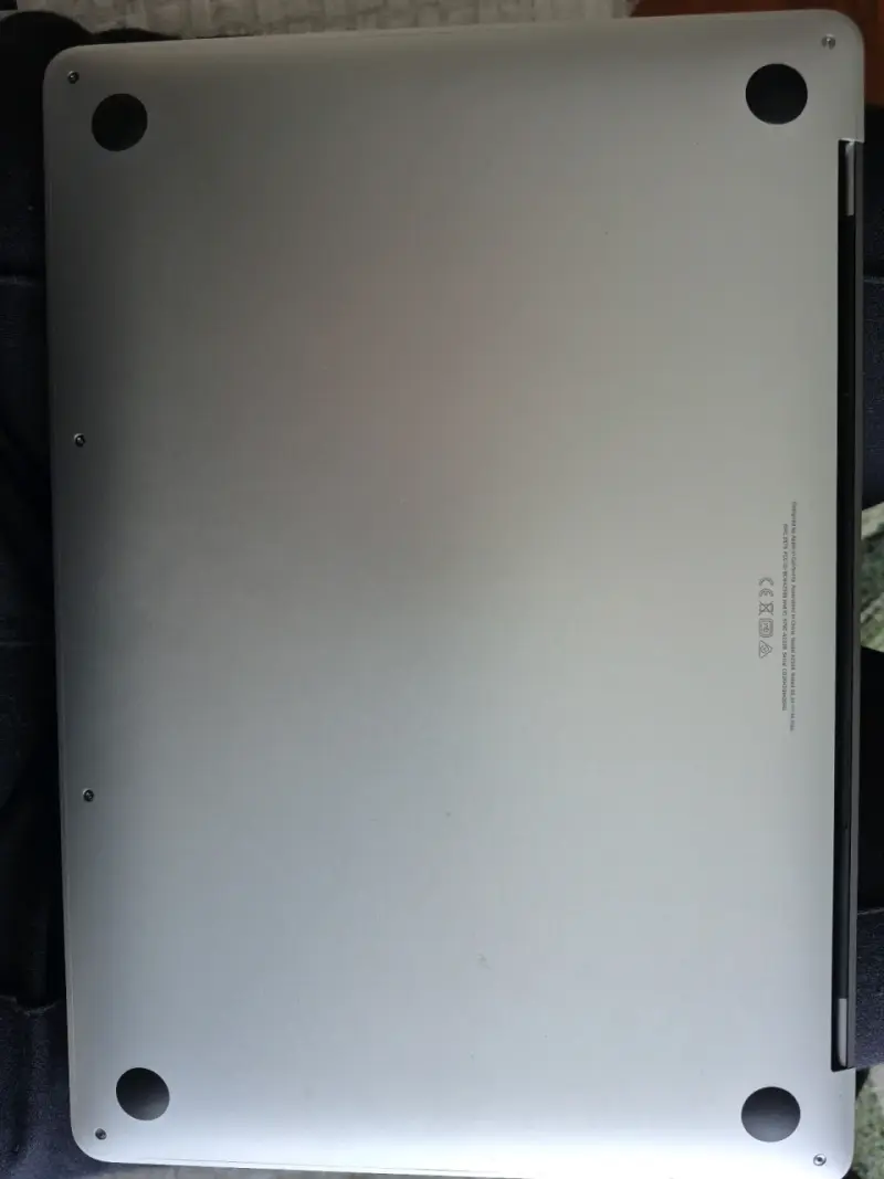 MacBook Pro con chip M1 y 8GB RAM - 3