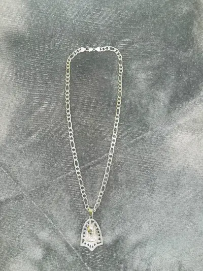 Collar de plata con dije religioso - miniatura 1