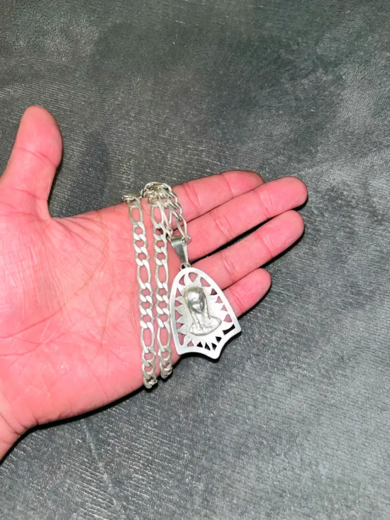 Collar de plata con dije religioso - 2