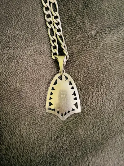 Collar de plata con dije religioso - miniatura 3