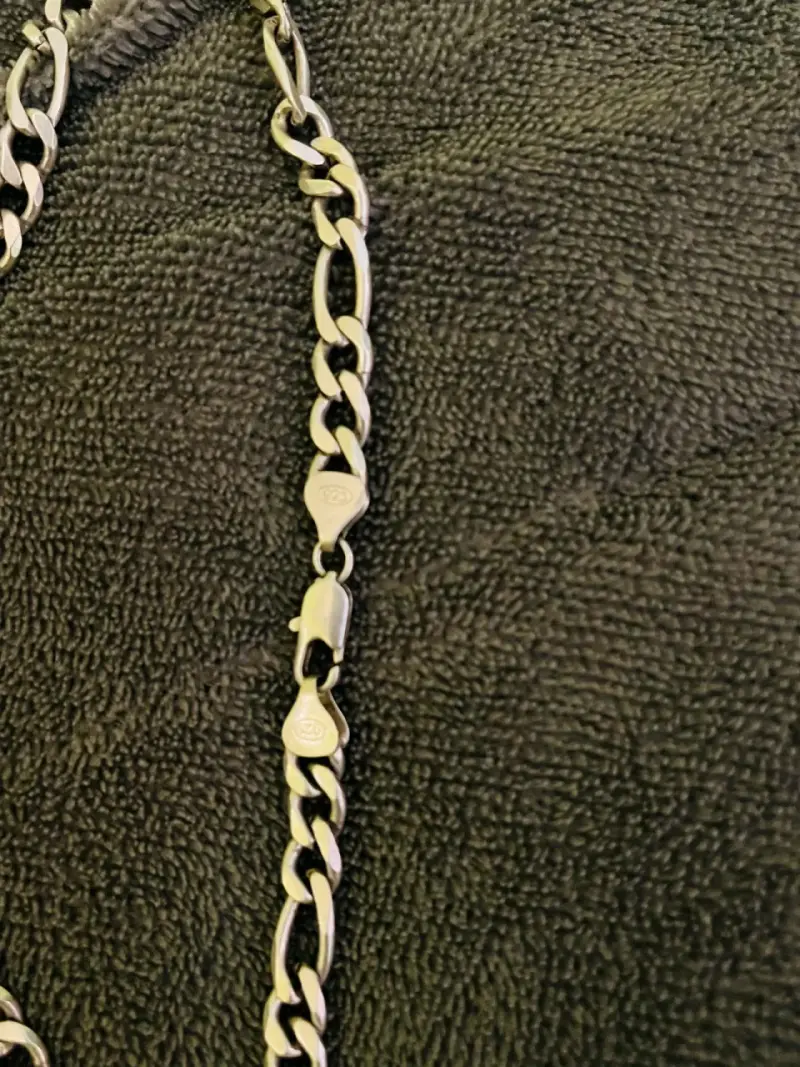 Collar de plata con dije religioso - 4