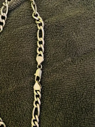 Collar de plata con dije religioso - miniatura 4