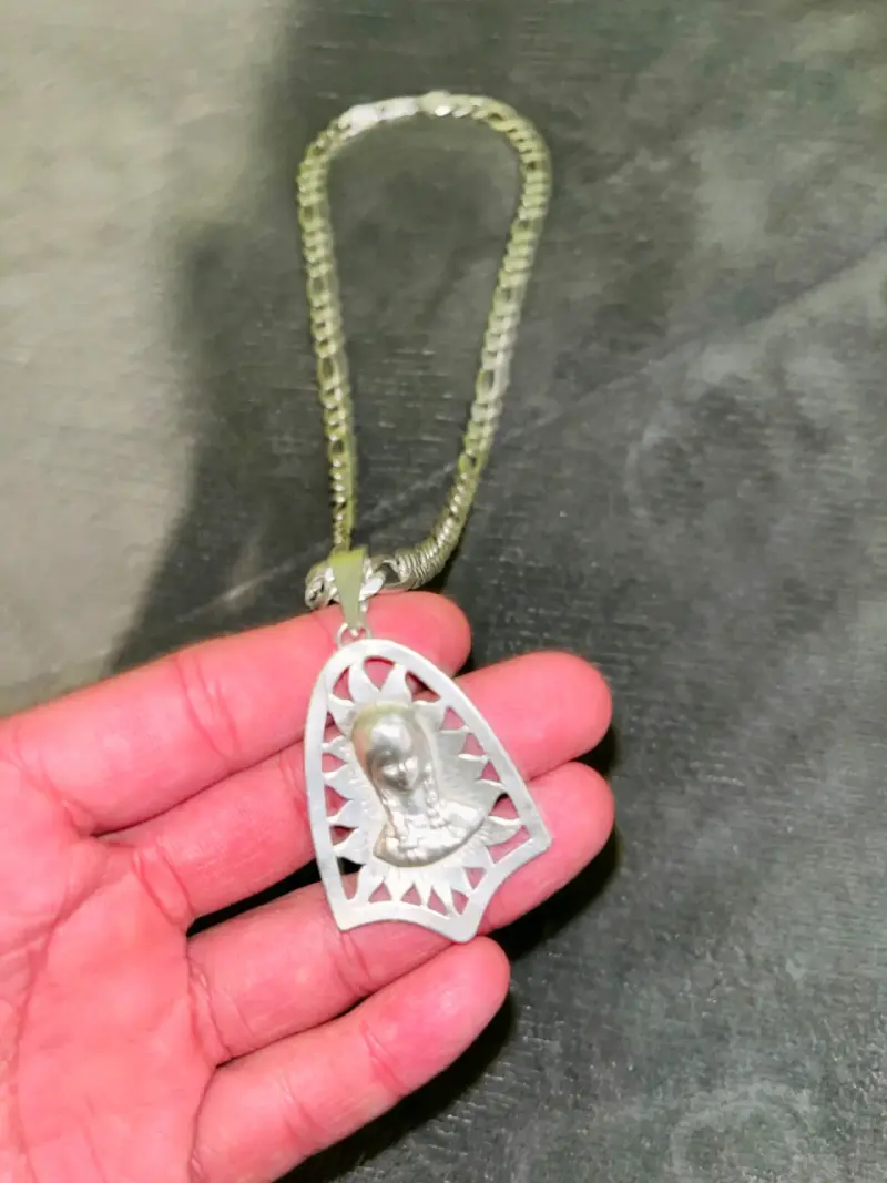 Collar de plata con dije religioso - 5
