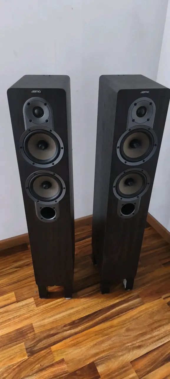Parlantes de piso Jamo S 426 negros - 1