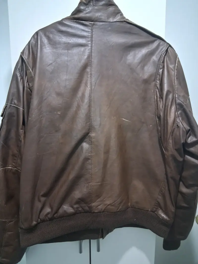 Chaqueta de cuero marrón estilo aviador - 2