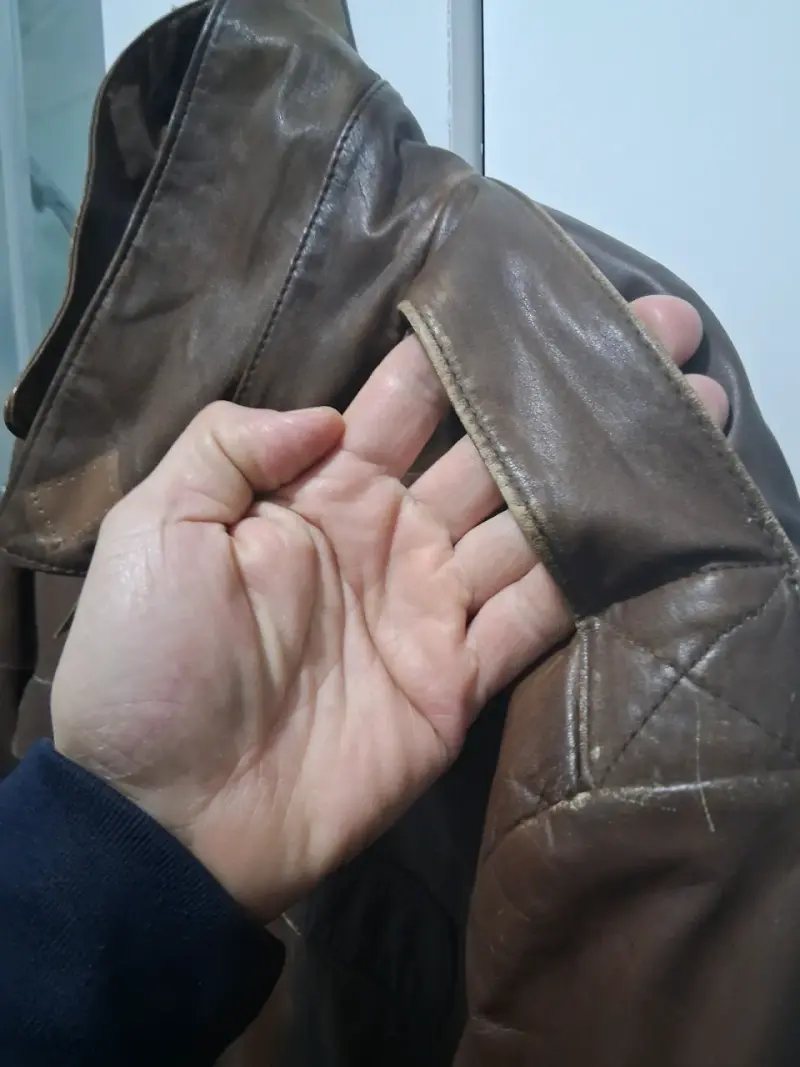 Chaqueta de cuero marrón estilo aviador - 3