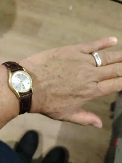 Reloj Casio Vintage con Correa de Cuero Marrón - miniatura 4