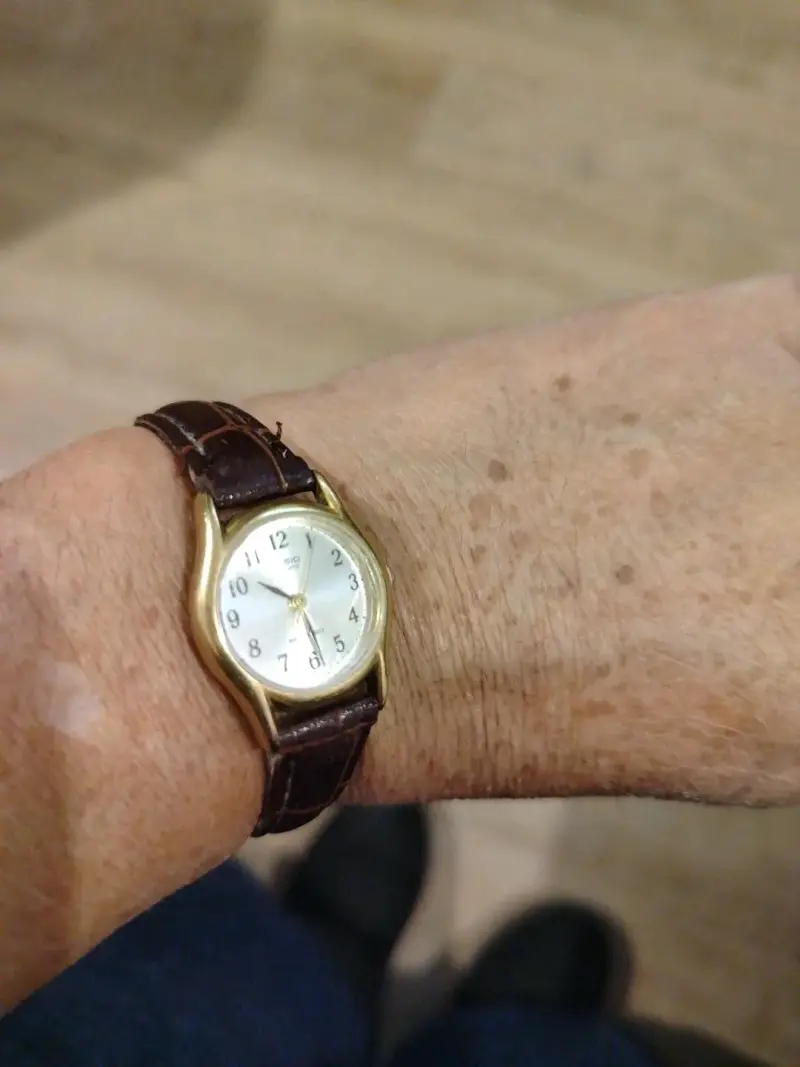 Reloj Casio Vintage con Correa de Cuero Marrón - 5
