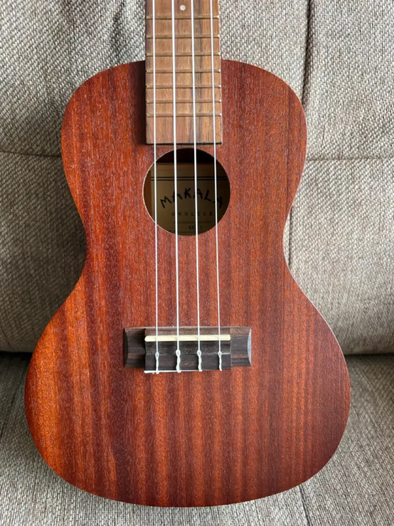 Ukulele de madera Makala con funda - 2