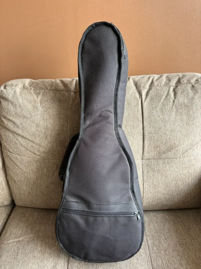 Ukulele de madera Makala con funda - 4