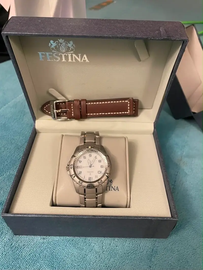 Reloj Festina de acero inoxidable waterproof