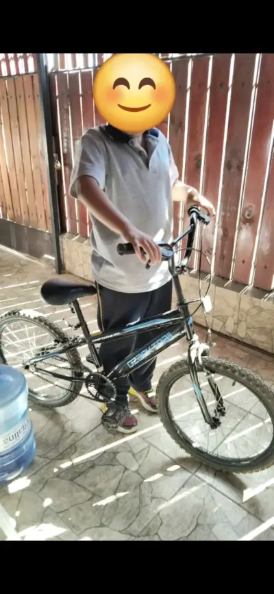 Bicicleta BMX Ozark Trail negra para niños - miniatura 1