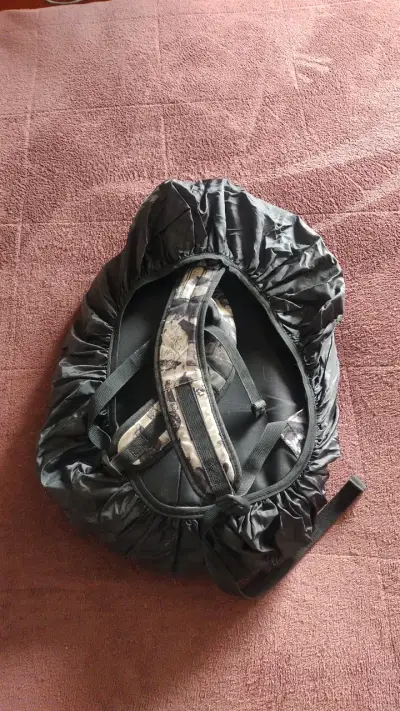 Funda impermeable para mochila negra - miniatura 2