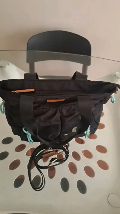 Bolso negro con diseño tropical interior - miniatura 2