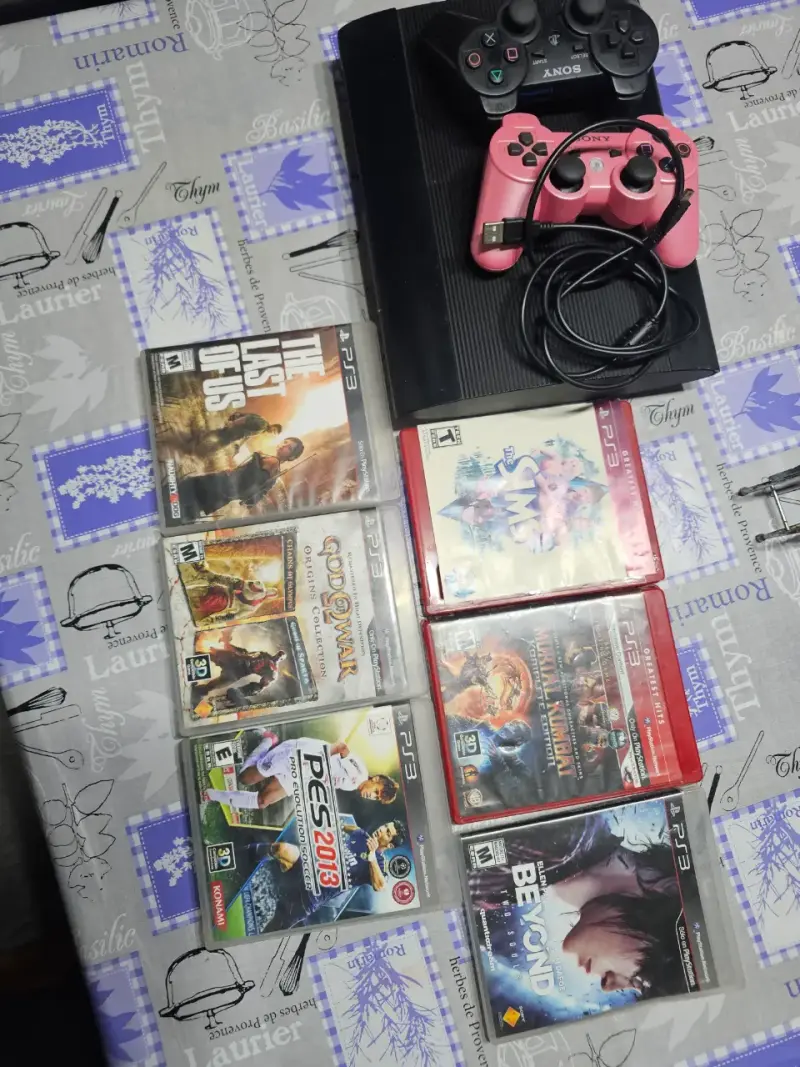 Consola PS3 con juegos y controles