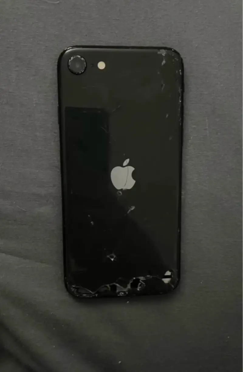 iPhone con pantalla de 64GB en buen estado - 4