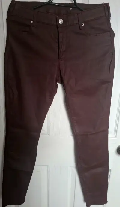 Pantalones de mujer color burdeos - miniatura 1