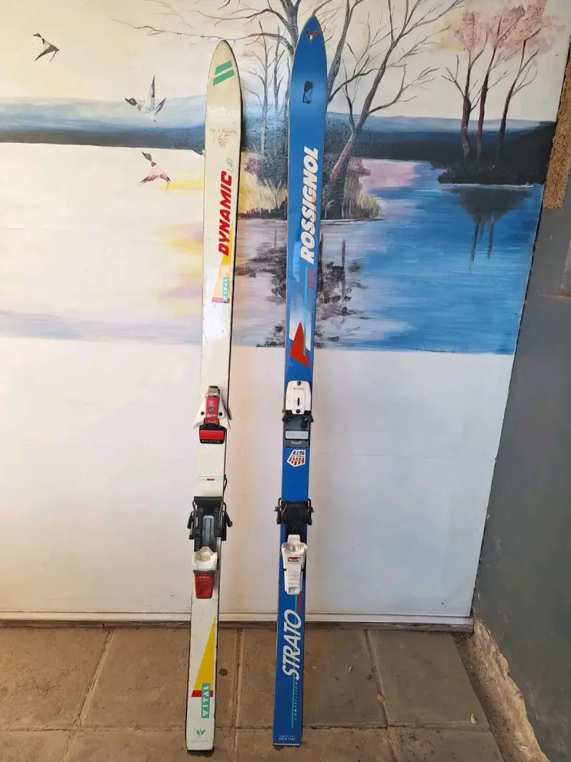 Esquís Rossignol y Dynamic con fijaciones - 3