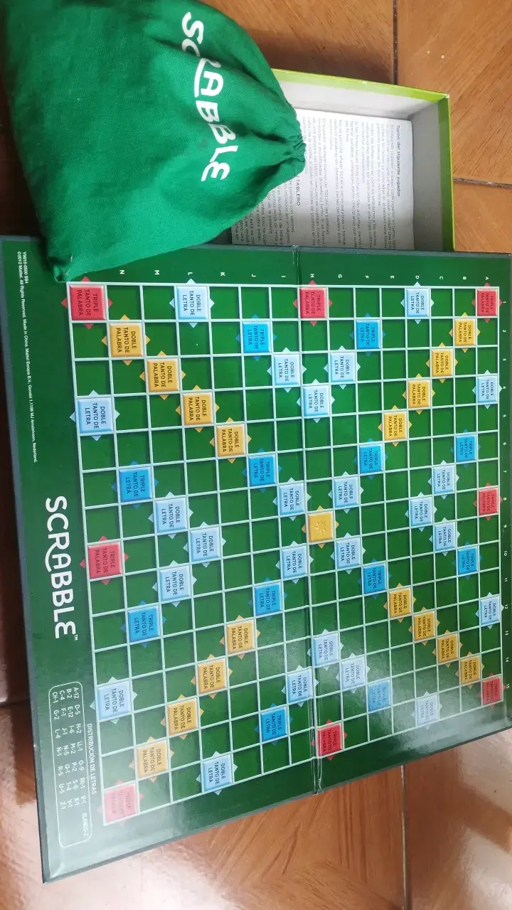 Juego de mesa Scrabble original en español - 1