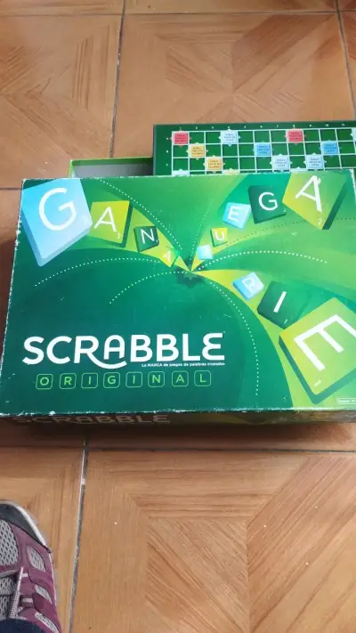 Juego de mesa Scrabble original en español - miniatura 2