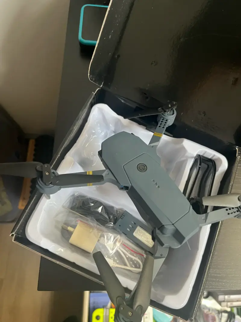 Drone con camara control y todos sus accesorios. - 4