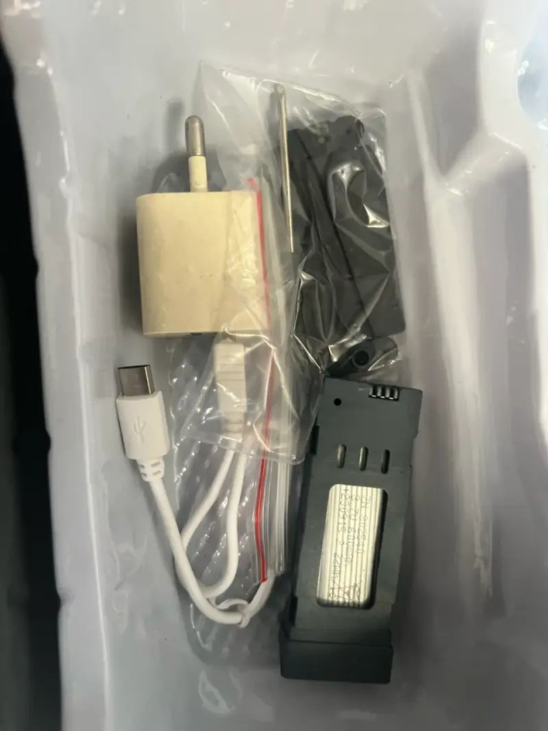 Drone con camara control y todos sus accesorios. - 6