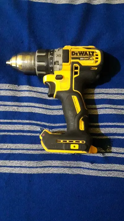 Taladro Inalámbrico DeWalt 20V con Batería y Cargador - miniatura 2
