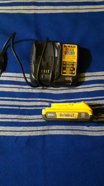 Taladro Inalámbrico DeWalt 20V con Batería y Cargador - miniatura 3