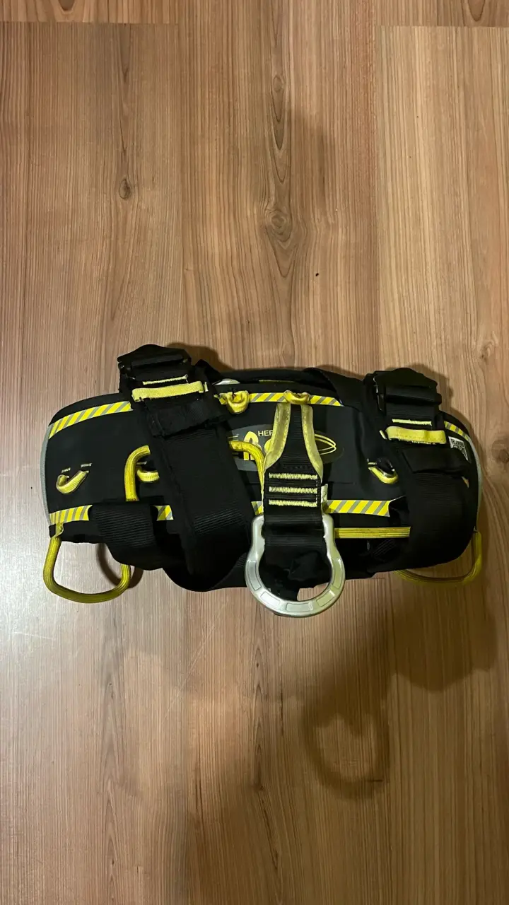 Arnés de seguridad para escalada con hebillas metálicas - 1