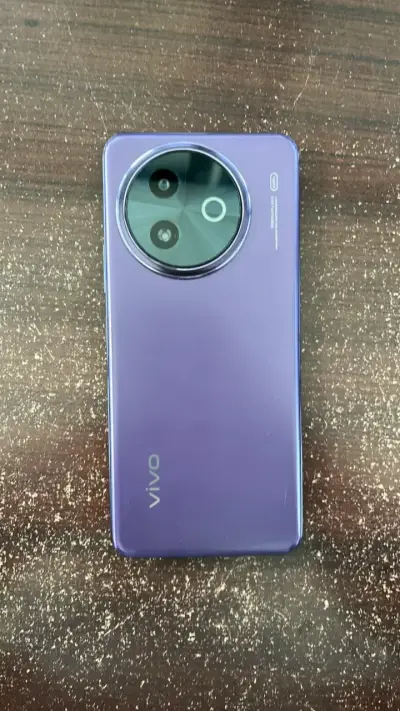 Smartphone Vivo con pantalla dañada - miniatura 2