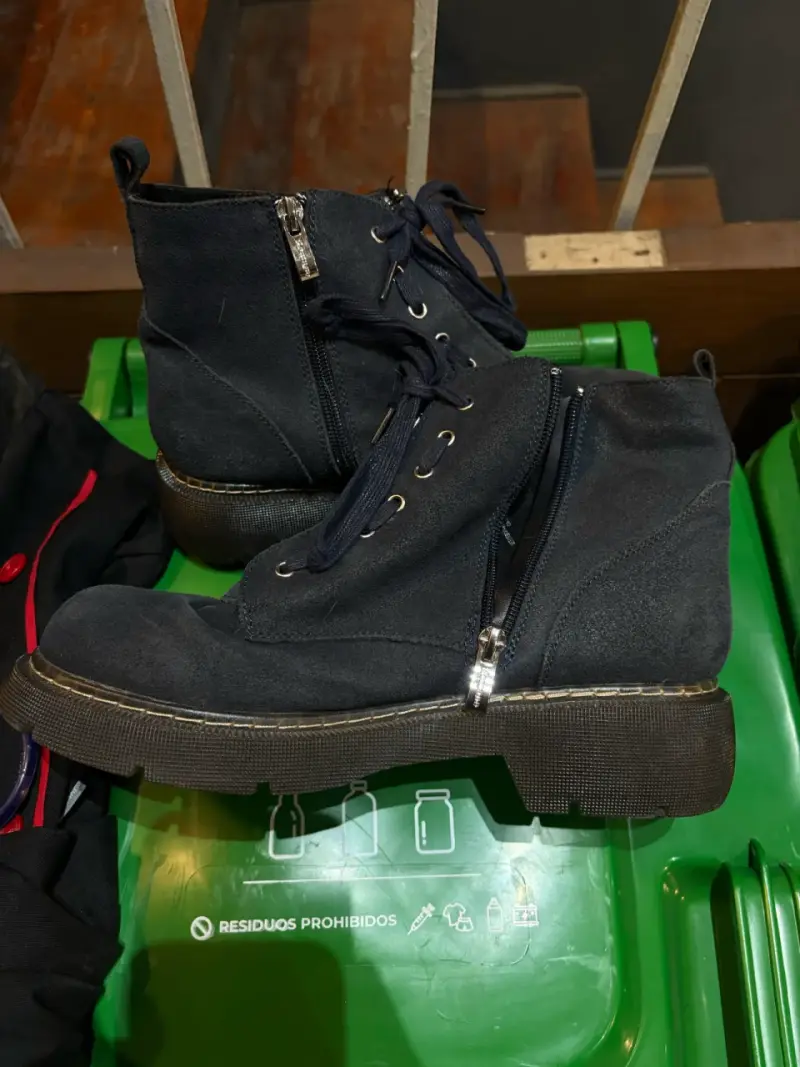 Botines azules de cuero con cierre lateral