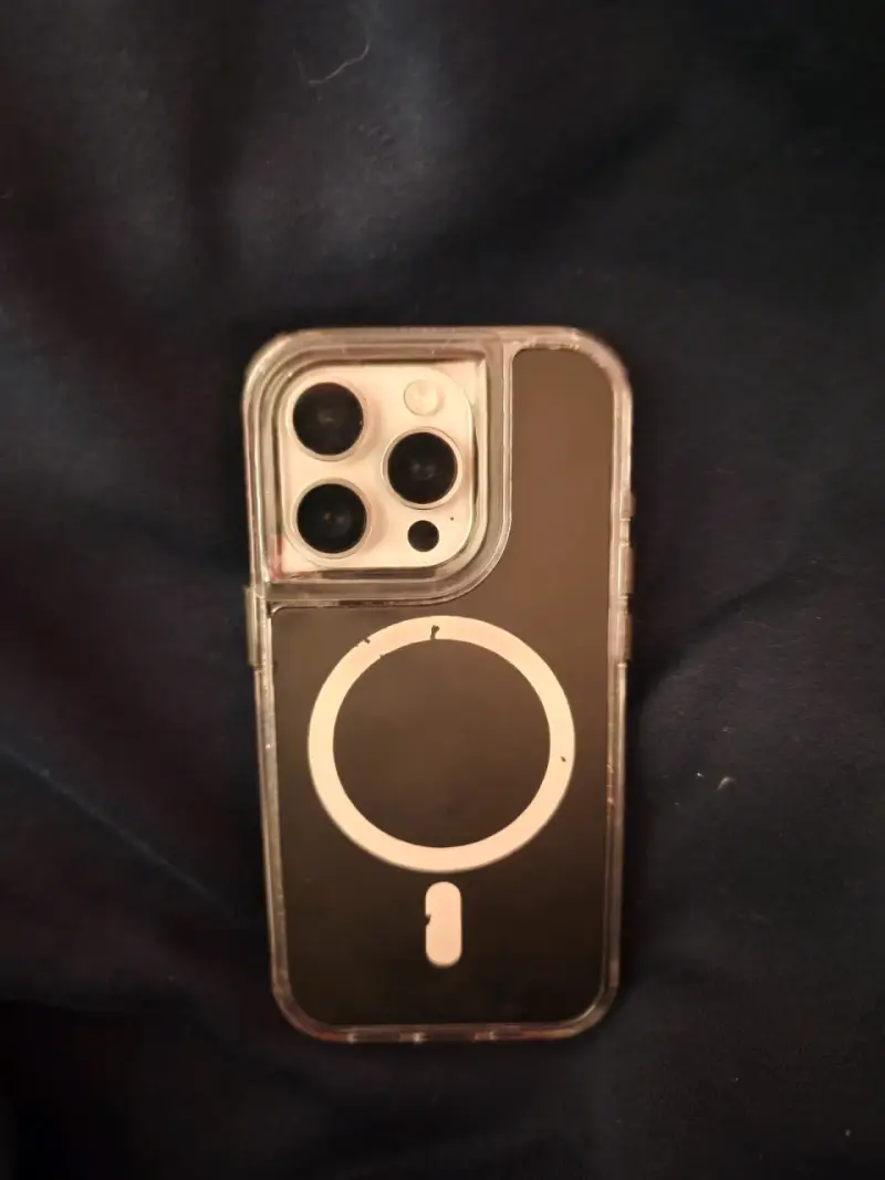iPhone 15 pro con triple cámara trasera - 4