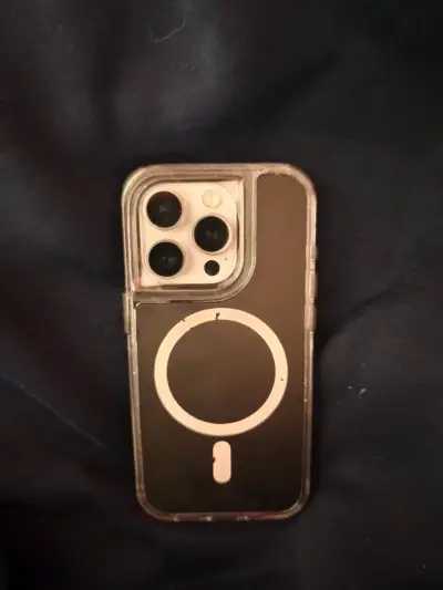 iPhone 15 pro con triple cámara trasera - miniatura 4