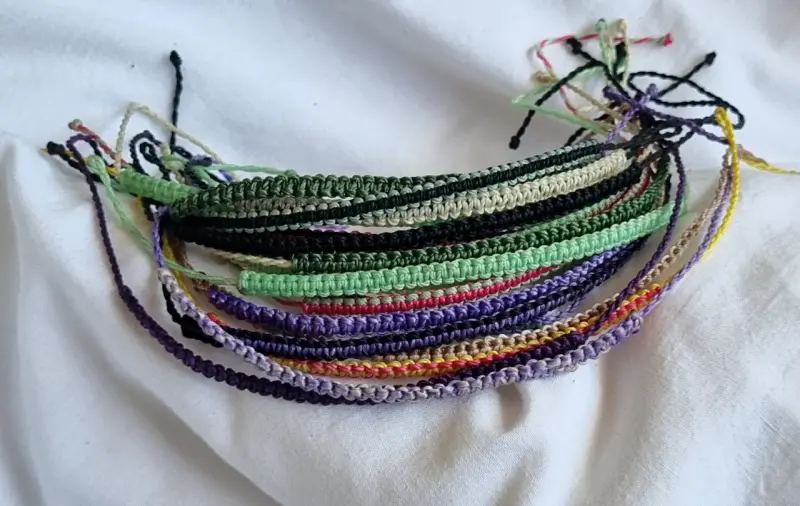 Pulseras de Macramé Hechas a Mano - 2