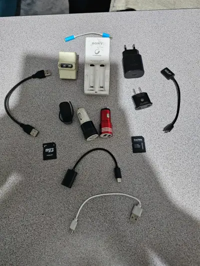 Cargador de Pilas Sony con Accesorios Electrónicos - miniatura 1