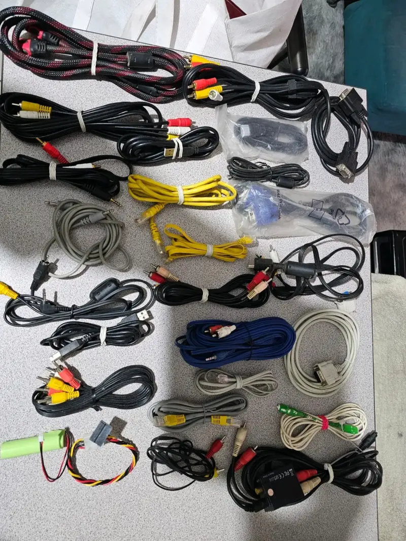Cargador de Pilas Sony con Accesorios Electrónicos - 2