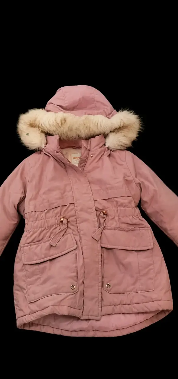Abrigo rosado para niña con capucha y bordado - 2