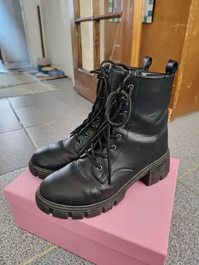 Botas negras de cuero con plataforma - miniatura 2