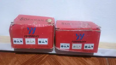 Clavos para tapicería Ferrawy dorados - miniatura 1