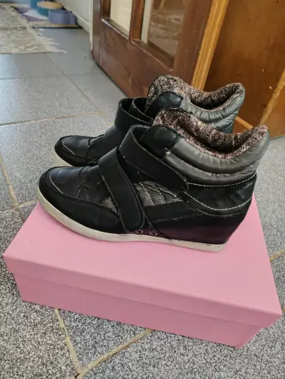 Zapatillas negras con plataforma y velcro - miniatura 1