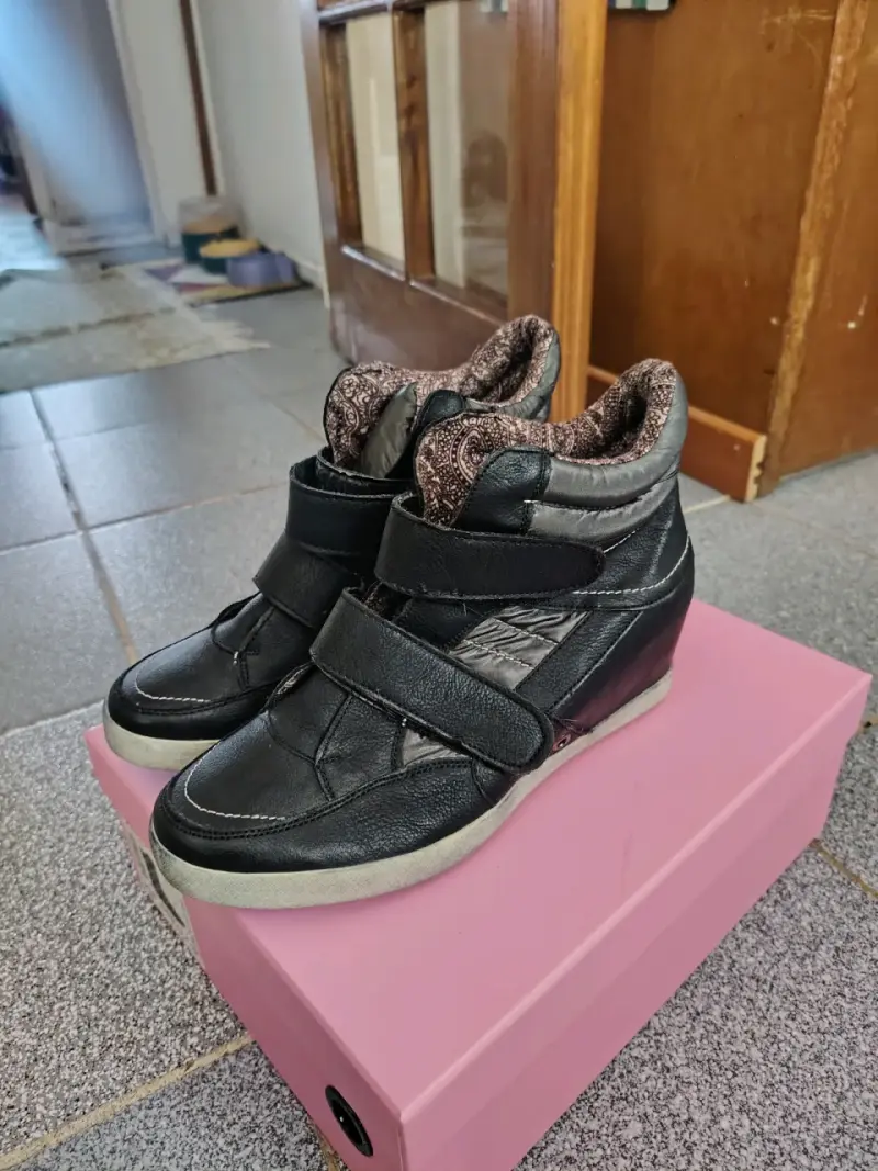 Zapatillas negras con plataforma y velcro - 3