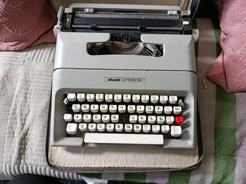 Máquina de escribir Olivetti Lettera Sin cinta - 1