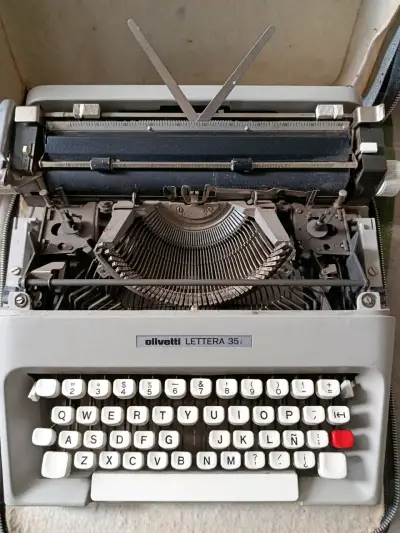 Máquina de escribir Olivetti Lettera Sin cinta - miniatura 3