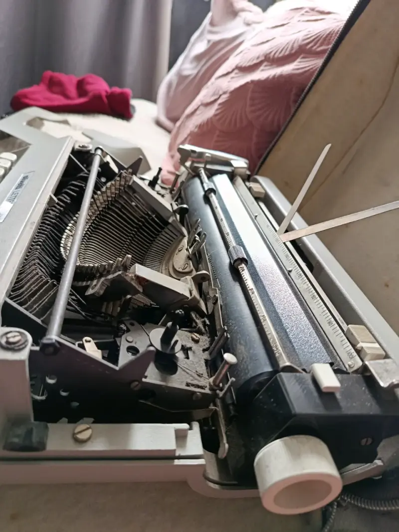 Máquina de escribir Olivetti Lettera Sin cinta - 4