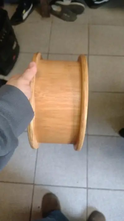 Carrete de madera para elevar volantin - miniatura 3