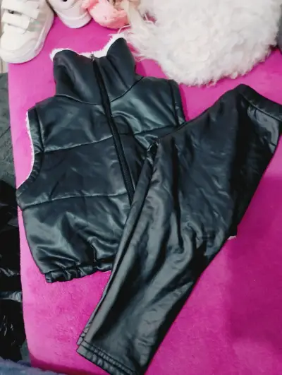 Conjunto deportivo para niña en rosa y negro - miniatura 1