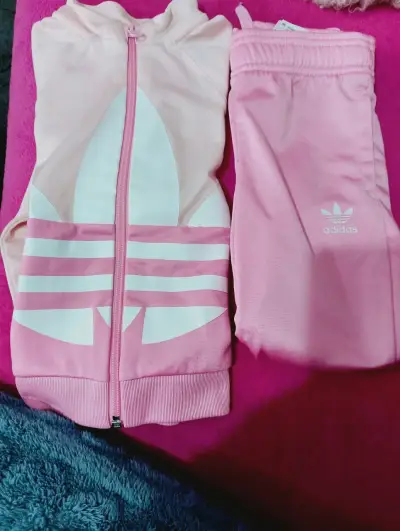 Conjunto deportivo para niña en rosa y negro - miniatura 2