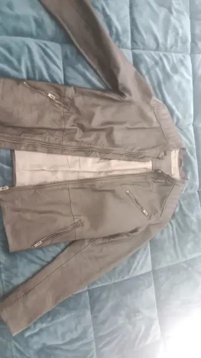 Chaqueta de cuero negra - miniatura 1